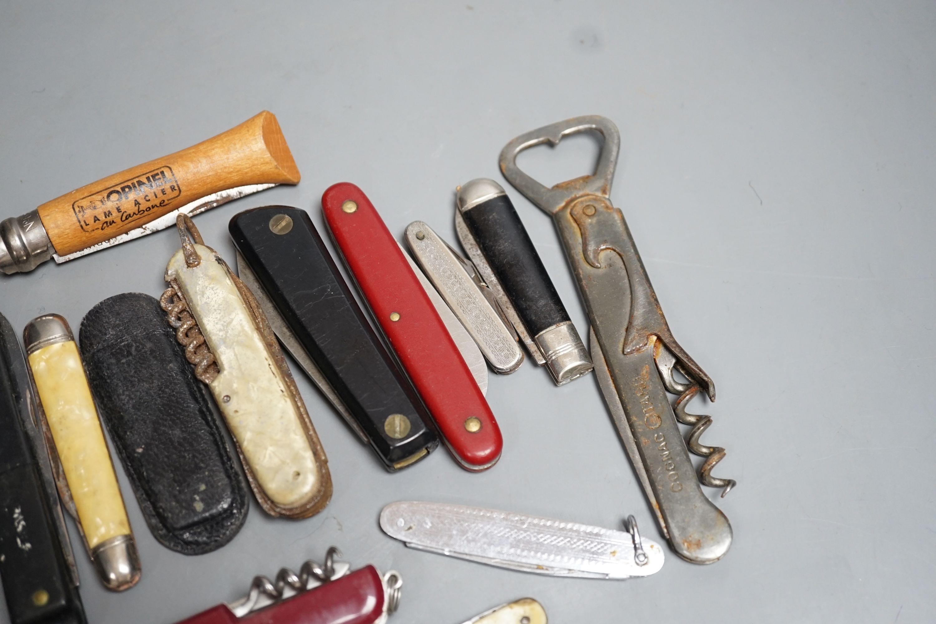A collection of penknives